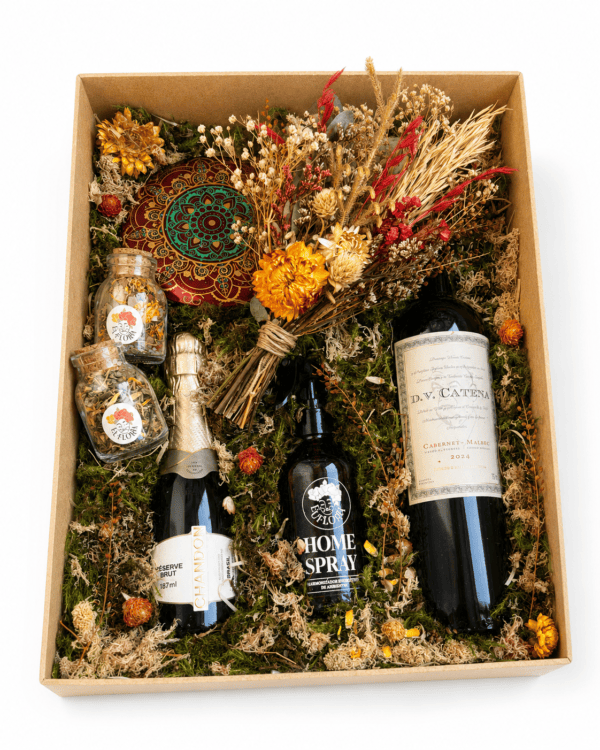 caixa de presente com vinho Caixa Afetiva Oliveira com Chandon vela home spray banhos Palo Santo e flores naturais
